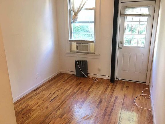 4th image of 141 Bedford Ave #2A