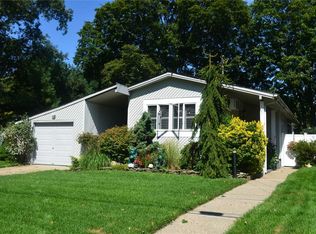127 Days Ave, Selden, NY 11784