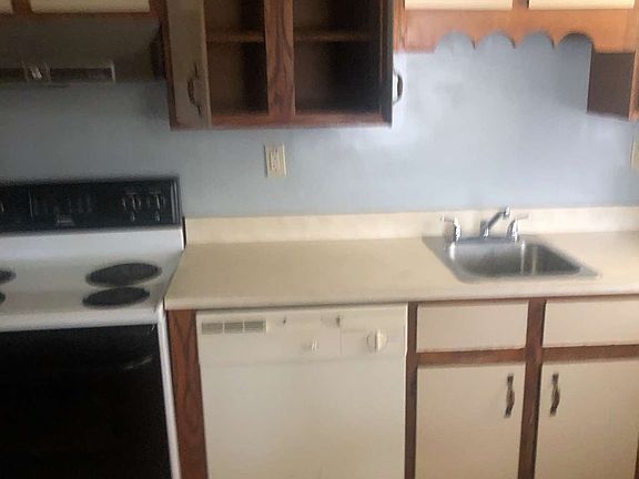 3rd image of 2473 Saturn St