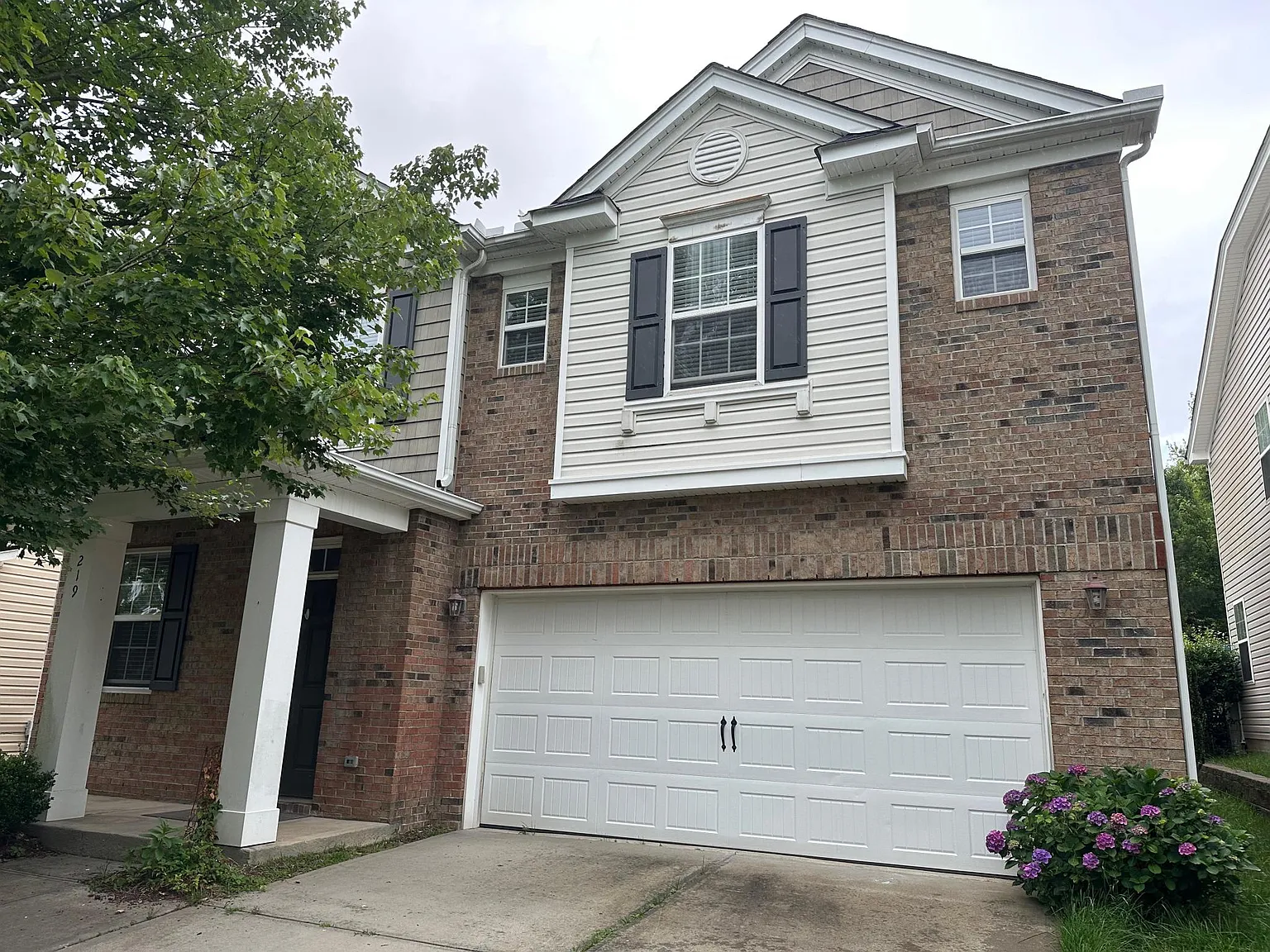 4 bed, 2900 sqft, $2,800 — Photo 2