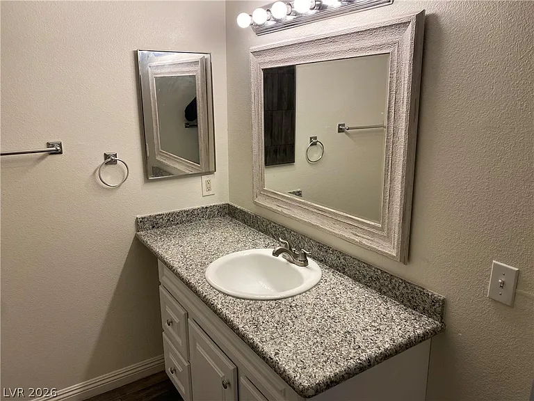 3911 Cambridge St #4 — Photo 8