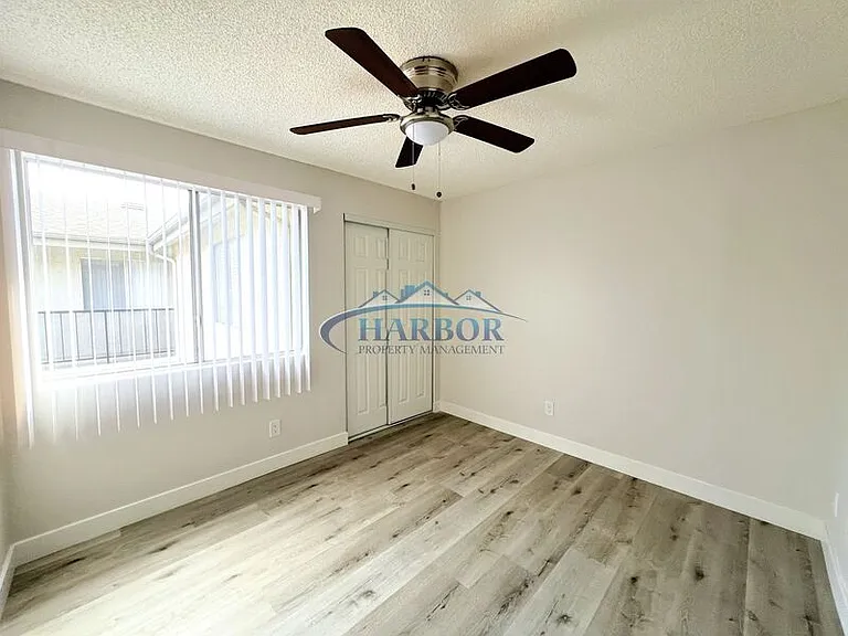 2315 S Grand Ave #10 — Photo 8