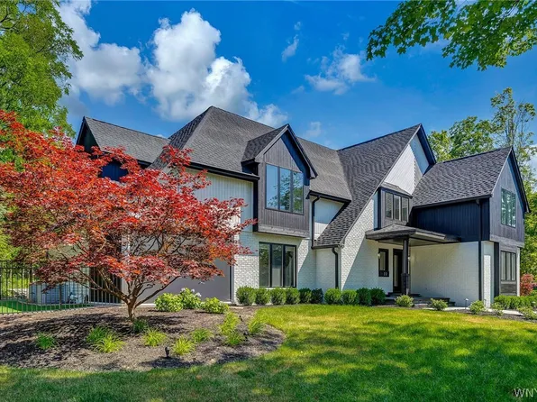 22 Hillsboro Dr, Orchard Park, NY 14127