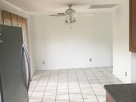3rd image of 27562 Pinecrest Ln
