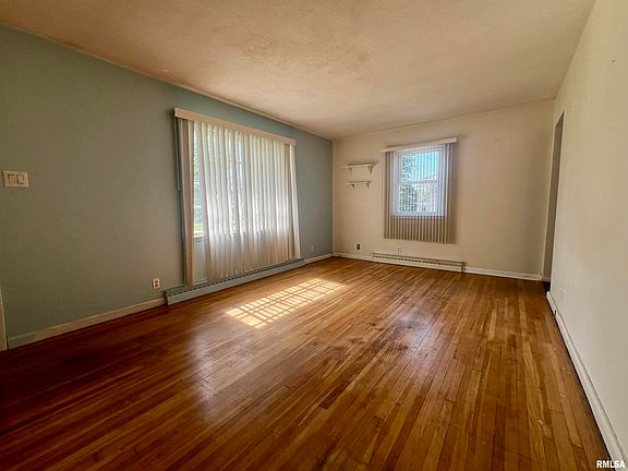 4th image of 208 Illinois Ave
