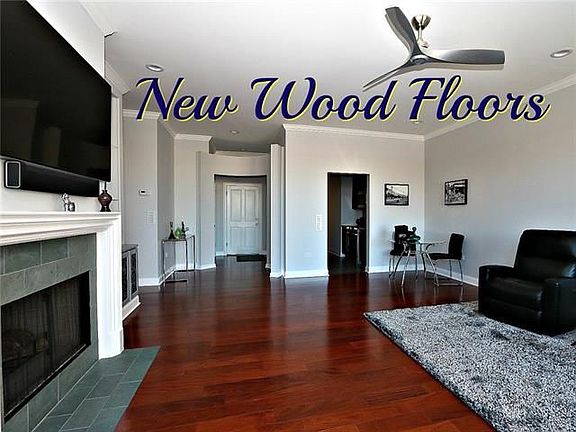 4th image of 330 Julia St #Penthouse 10