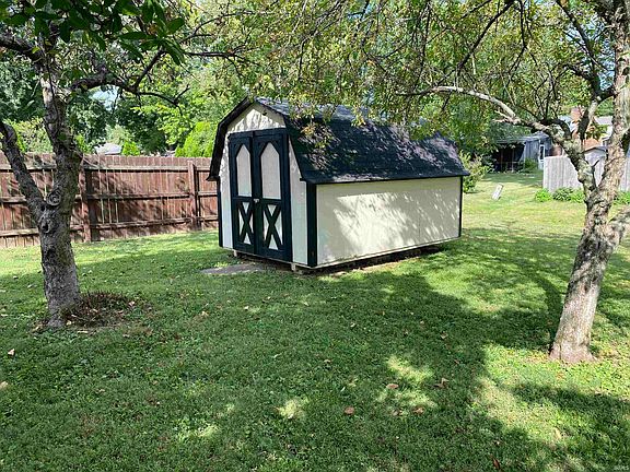 3rd image of 10535 Monticello Dr