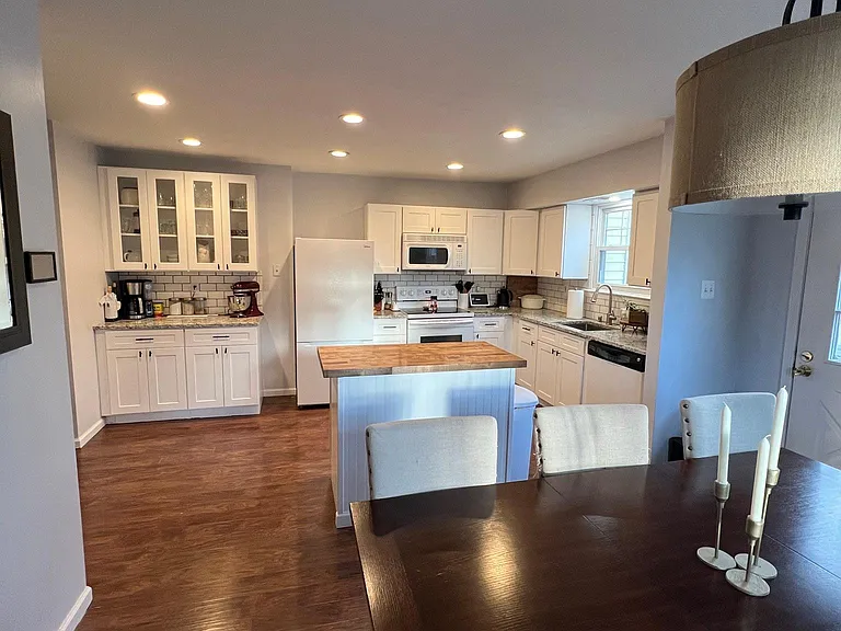 138 Denbigh Ter — Photo 10