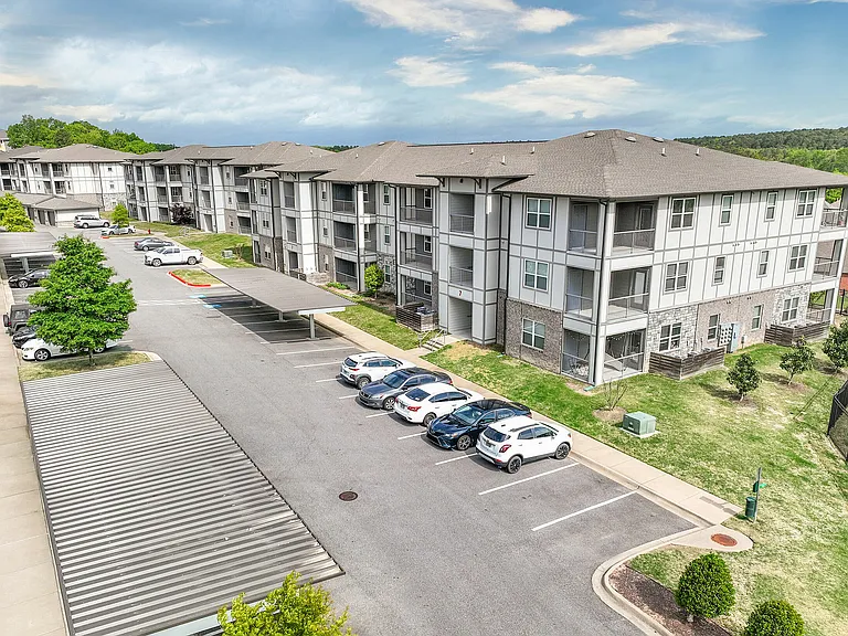 Landmark Apartments — Photo 70