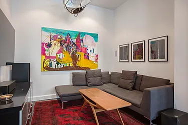 Sold by Avenue Real Estate