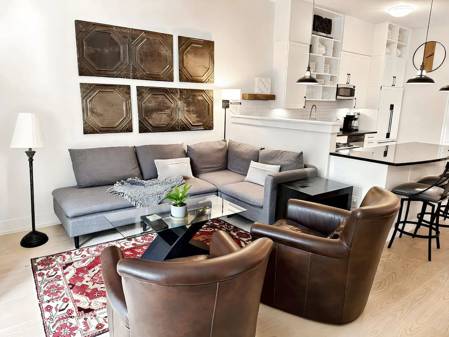 3 bed, 2.0 bath, 2152 sqft, $6,329 — Photo 2