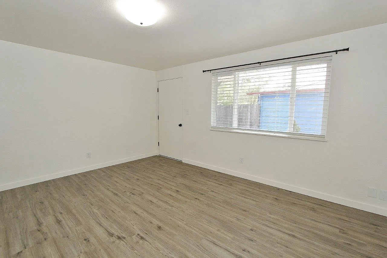 1 bed, 700 sqft, $1,025 — Photo 3