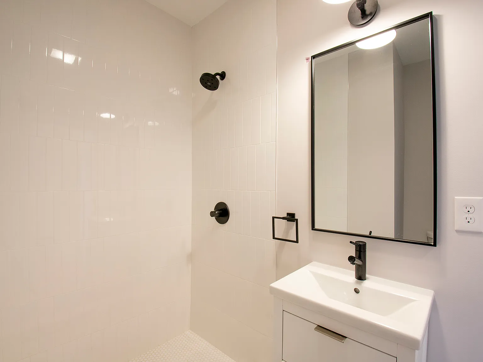 4 bed, 1100 sqft, $5,400 — Photo 3