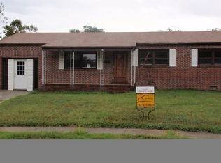 4 Bowen Dr, Hampton, VA 23666