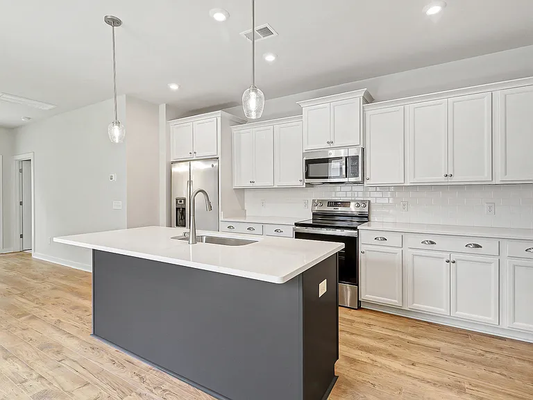 146 Lockwood Dr — Photo 9