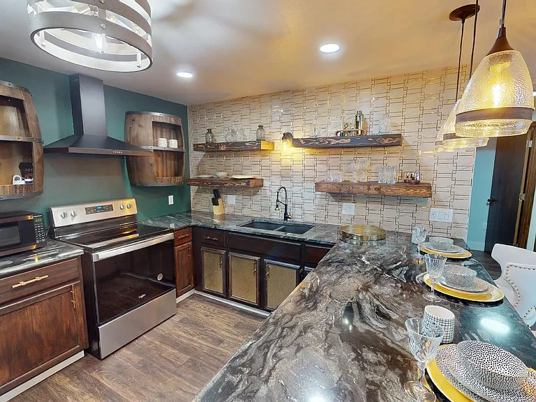 600 N Kensington Dr #4 — Photo 3