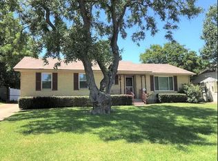 913 Pinson Rd, Forney, TX 75126