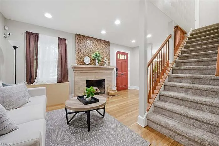 6 bed, 2714 sqft, $3,300 — Photo 3