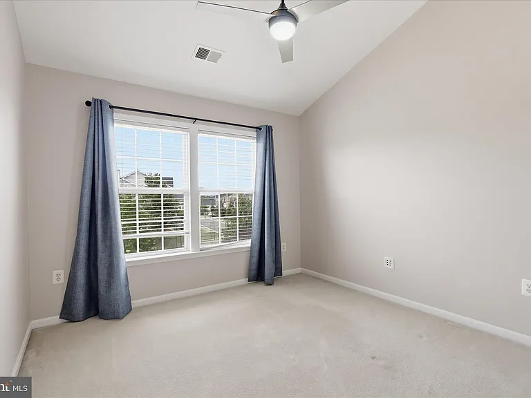 812 Sydney Ter NE — Photo 27