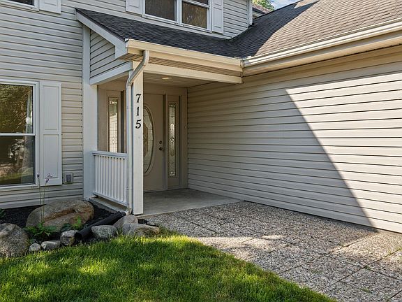3rd image of 715 Noble Ct