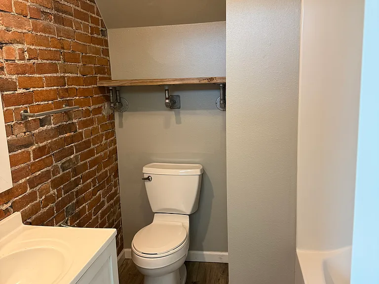 701 N Front St #A — Photo 6