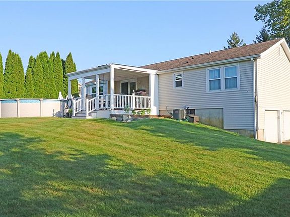 4th image of 61 Amesbury Cir