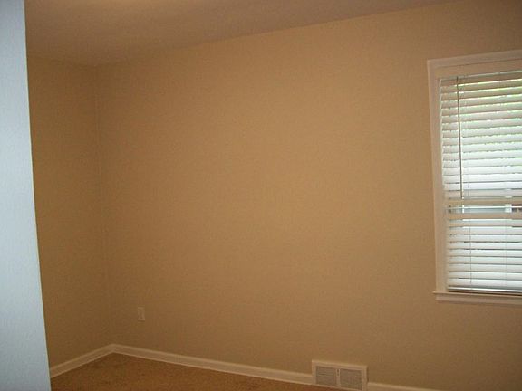 5th image of 20609 Beaufait St