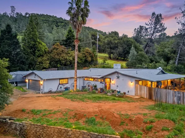 19433 Le Claire Ln, Redding, CA 96003