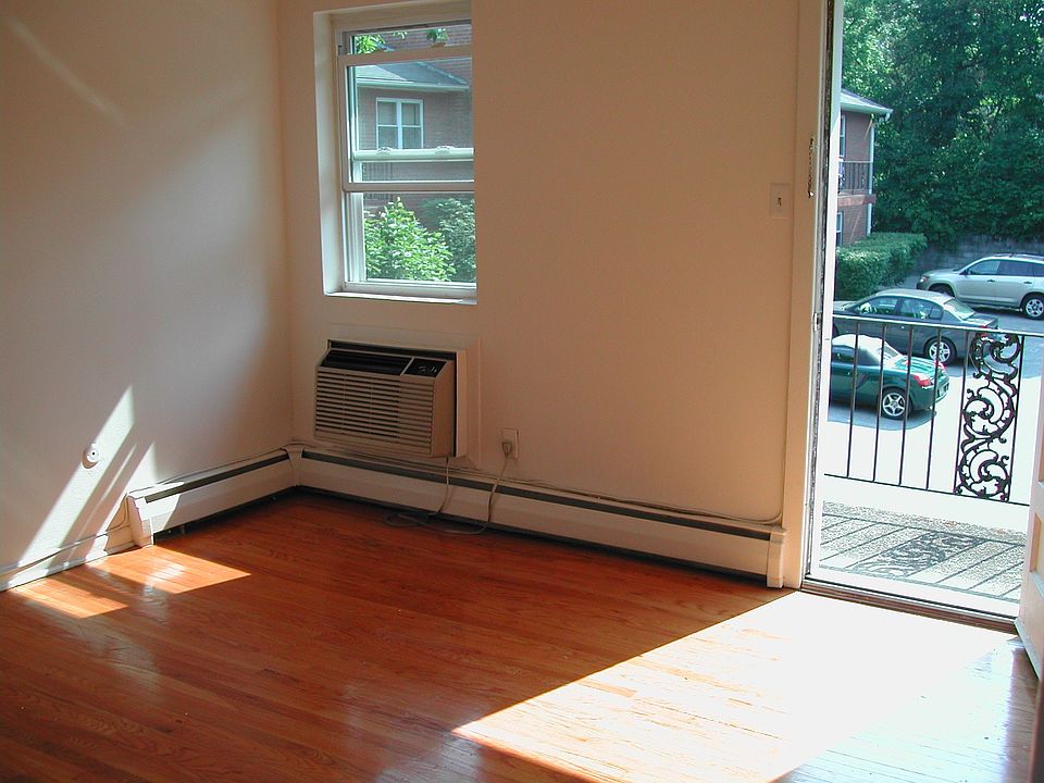 Master Bed with Balcony Access