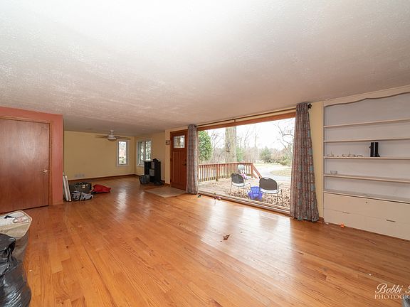 5th image of 205 W Hawthorne Ln