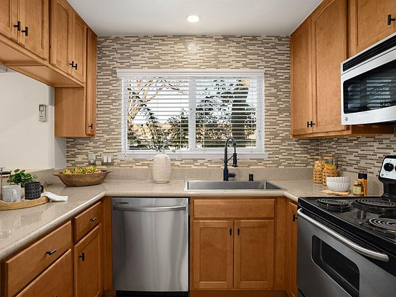 3rd image of 225 Burt Street #3