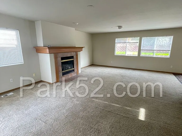 2632 Meyer St — Photo 3