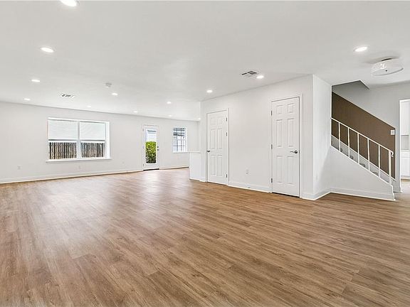 2nd image of 33 Antigua Dr