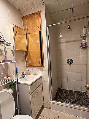 4th image of 136-27 Cherry Ave #1