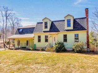 1 Hayes Pond Cir, Charlton, MA 01507