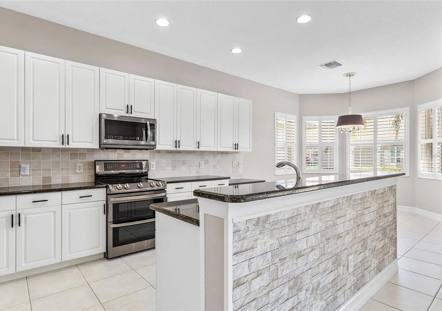 Spacious 3 BR 3 Bath home on a Pond — Photo 4