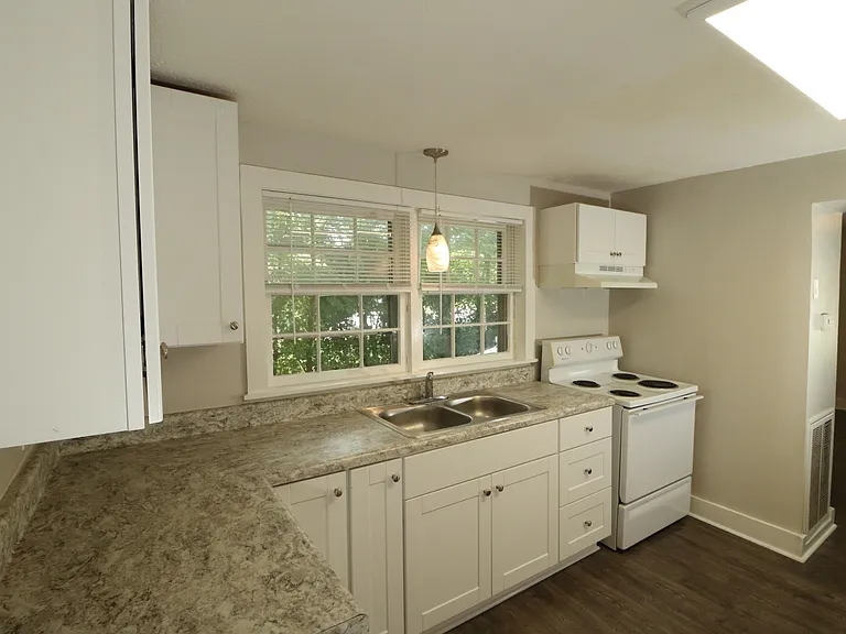 2511 Larry St SW — Photo 6