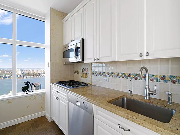 5th image of 160 W 66th St APT 52E
