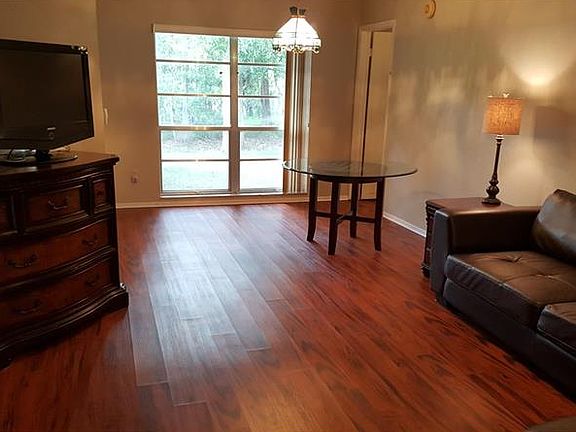4th image of 13701 Country Court Dr