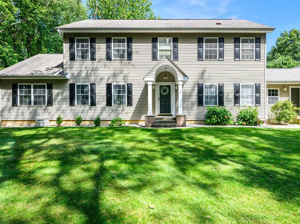 5856 Windingwood Dr, Kalamazoo, MI 49009