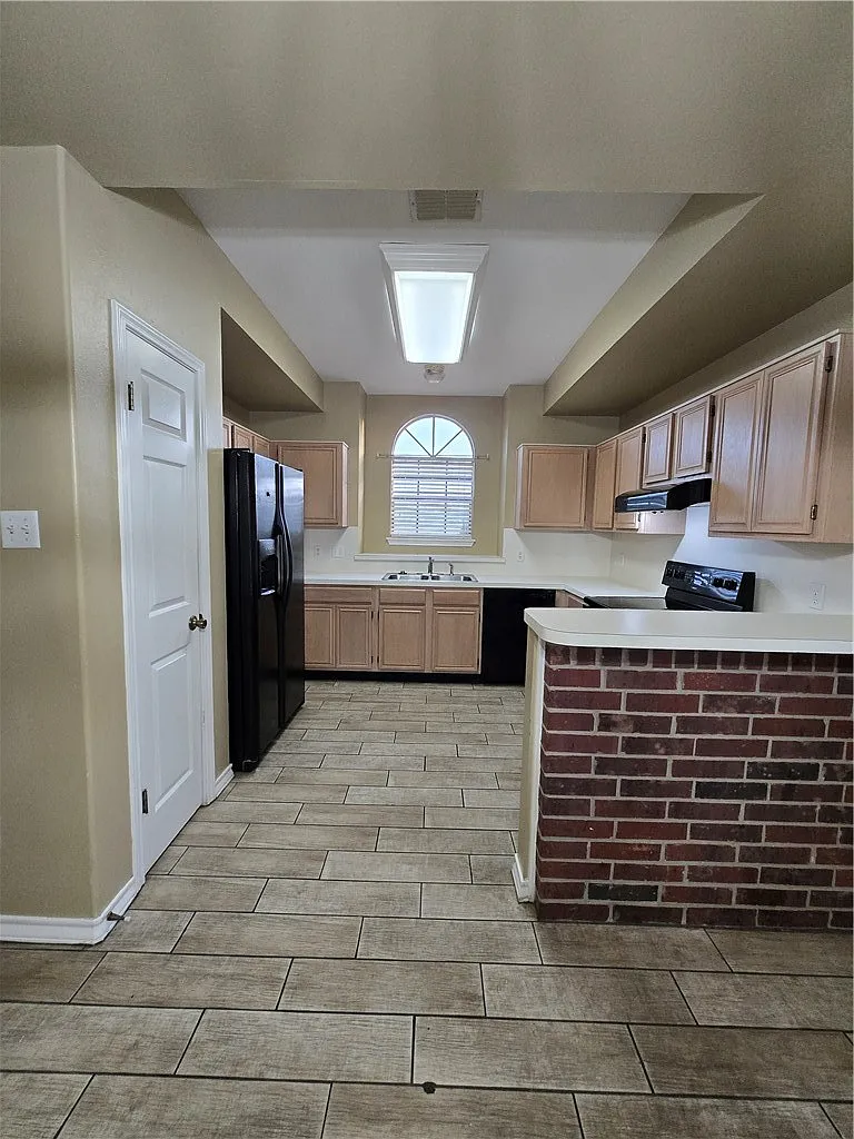 4 bed, 1767 sqft, $2,200 — Photo 3