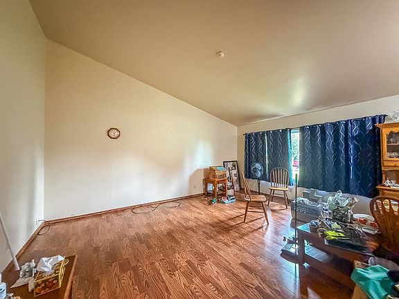 5th image of 415 W Frost Ave