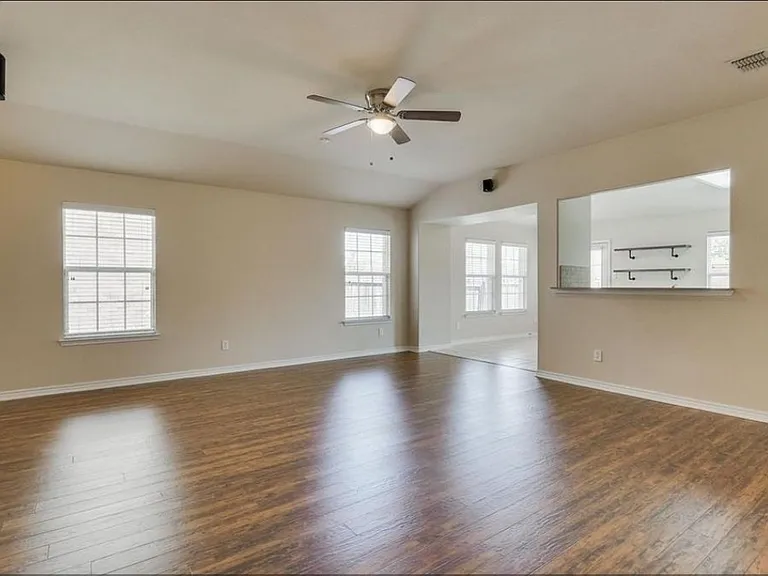 206 Serenade Ln — Photo 13