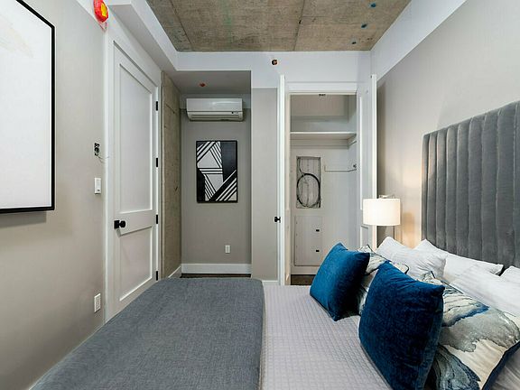 5th image of 233 Kent Ave #522