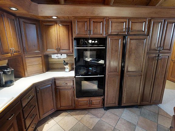 4th image of 22 Saddleback Ln