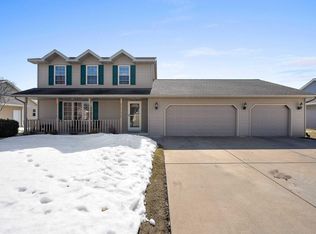 3084 Beth Dr, Green Bay, WI 54311