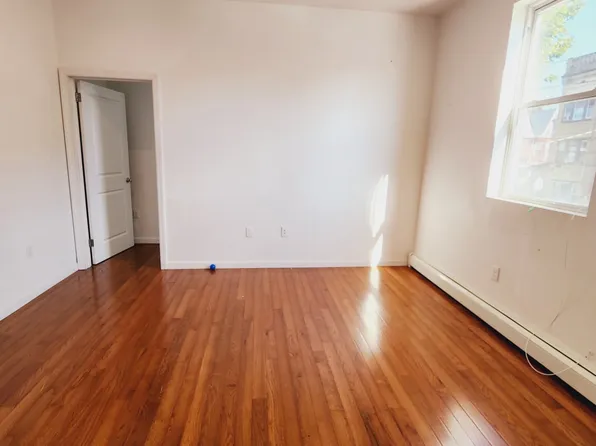 203 Garfield Avenue image 6 of 11