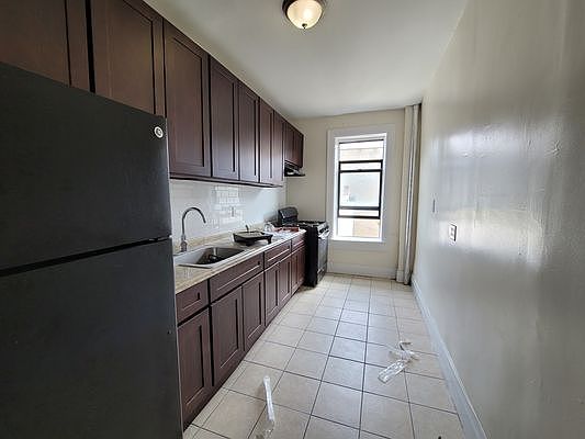 1st image of 578 Parkside Ave #B7