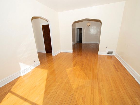 5th image of 1414 W Winnemac Ave #1