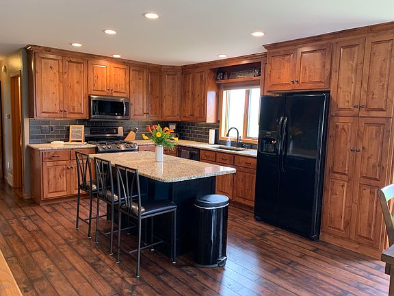 5th image of 901 S Lake Dr